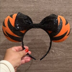 Disney Minnie Ears Headband – Tiger Stripe Pattern w/ Black Sequin Bow (EUC)